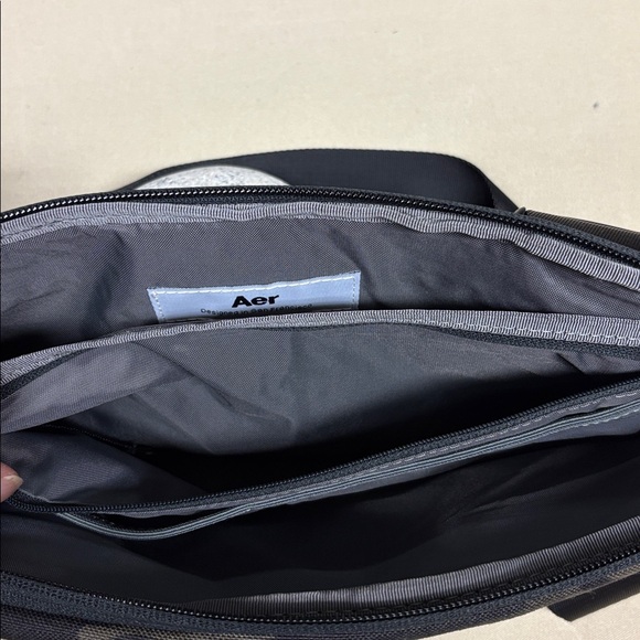 Aer SF Black/Olive Camo Sling Bag NWOT - Picture 6 of 7